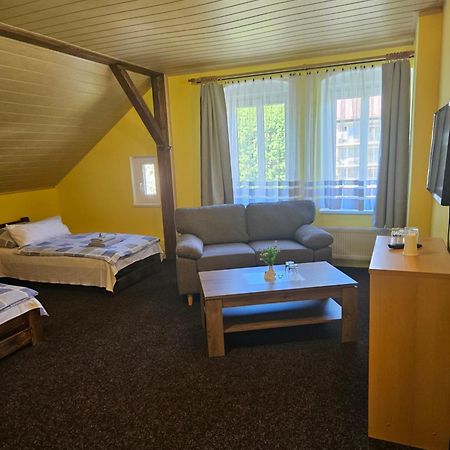 Guest House Pod Lesem Merklin 외부 사진