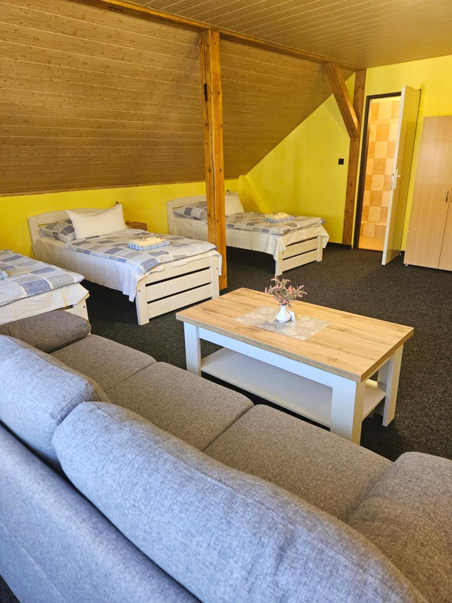 Guest House Pod Lesem Merklin 외부 사진