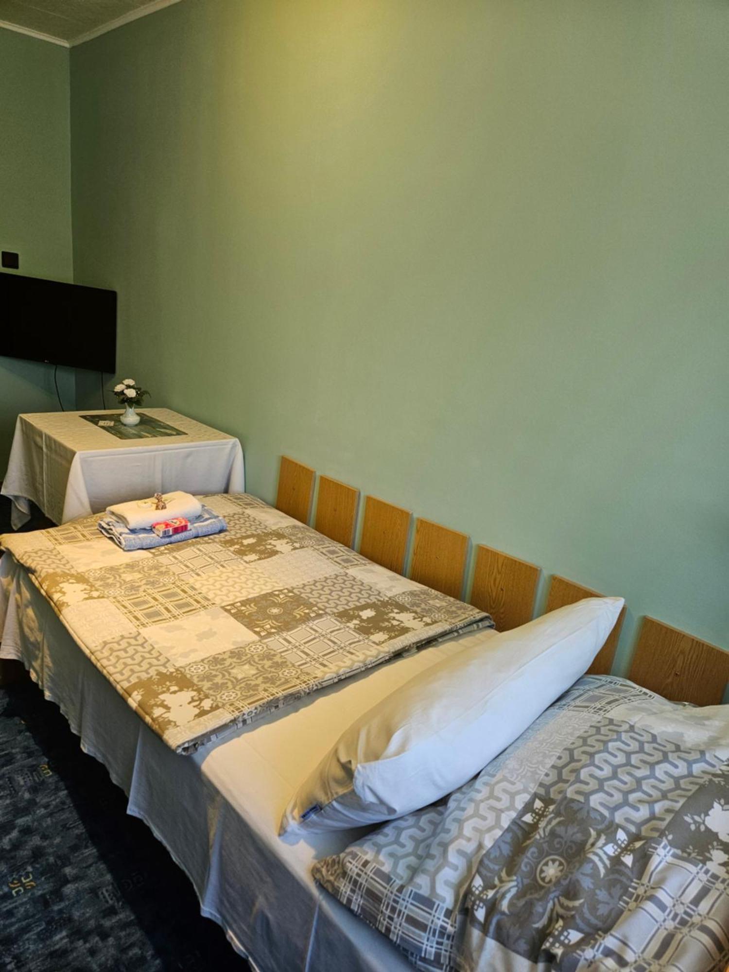 Guest House Pod Lesem Merklin 외부 사진
