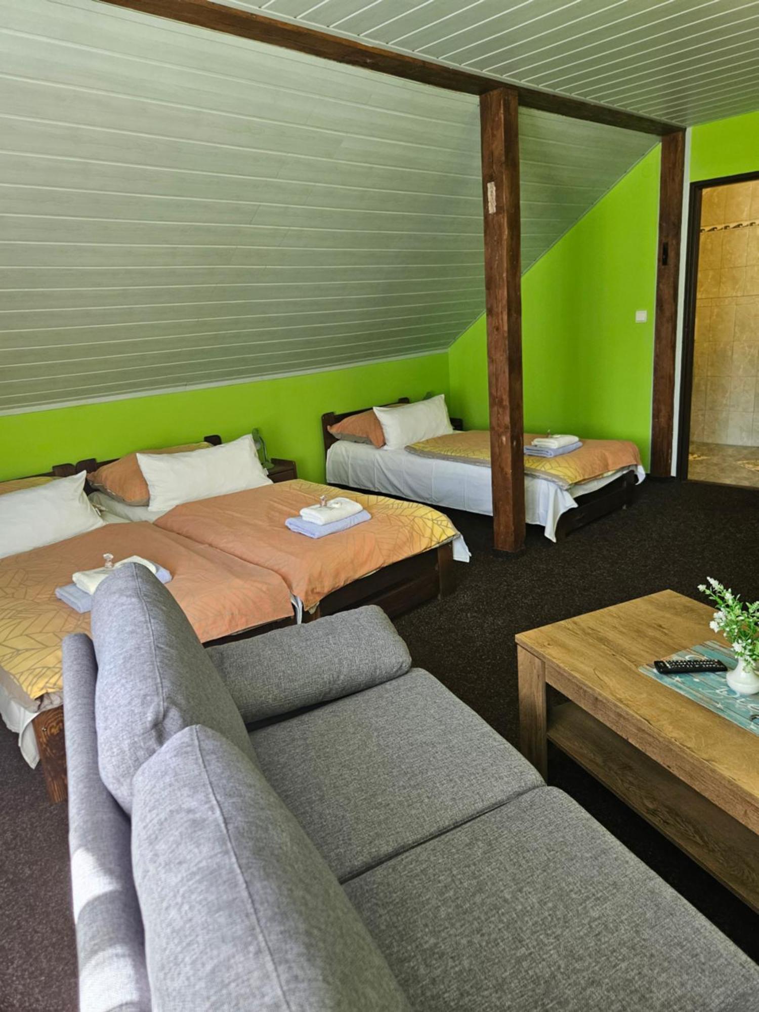 Guest House Pod Lesem Merklin 외부 사진