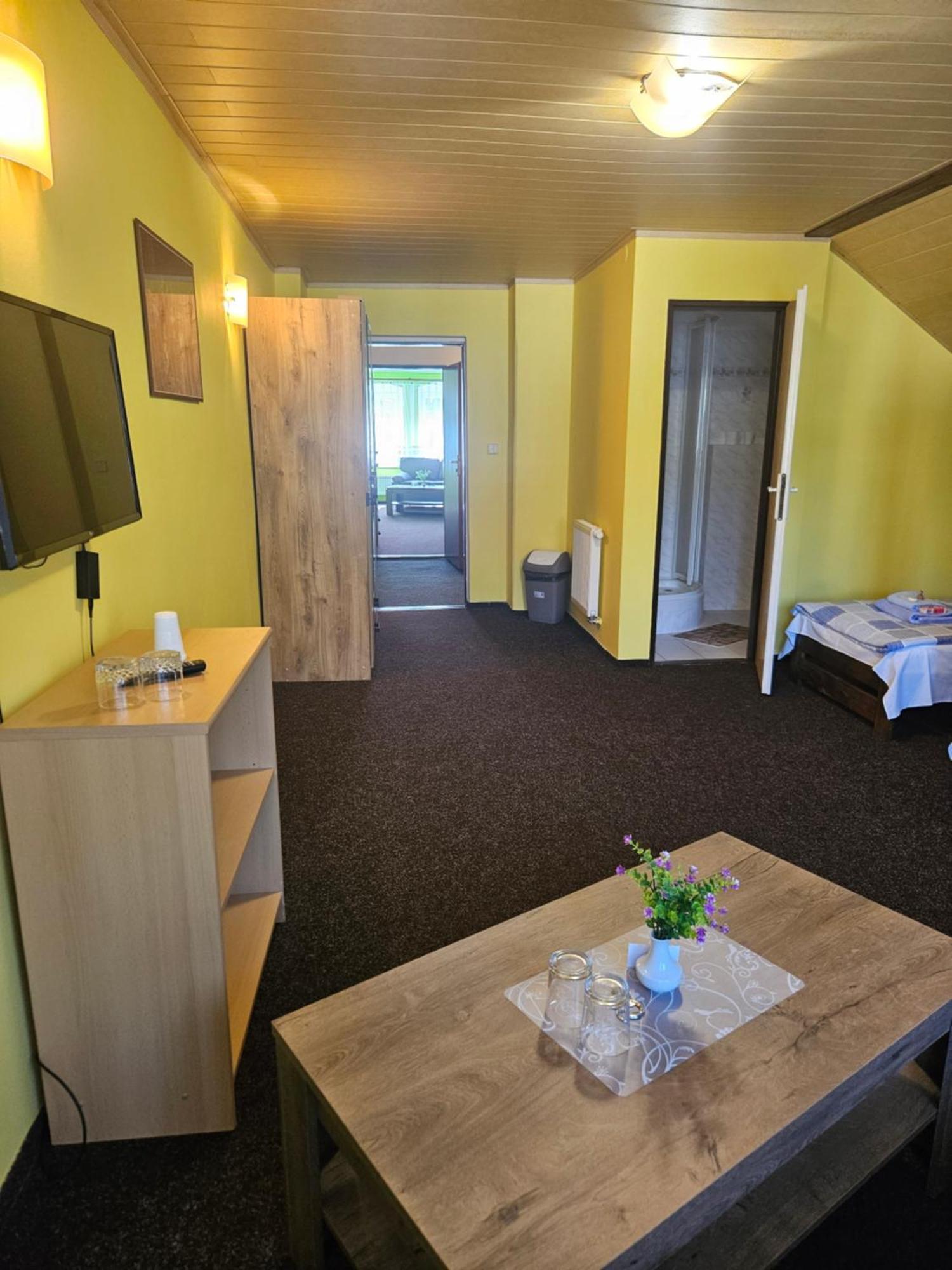 Guest House Pod Lesem Merklin 외부 사진