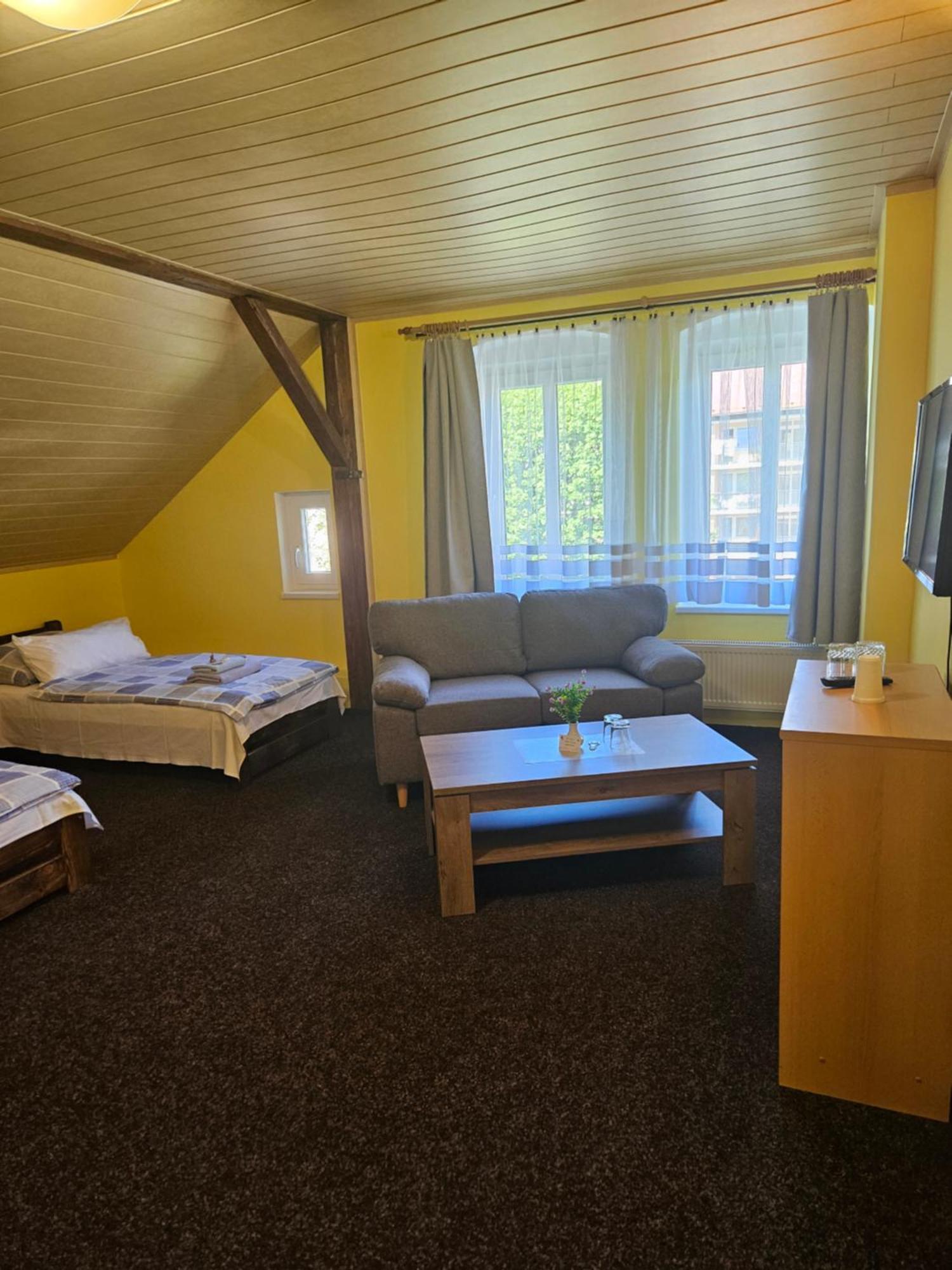 Guest House Pod Lesem Merklin 외부 사진