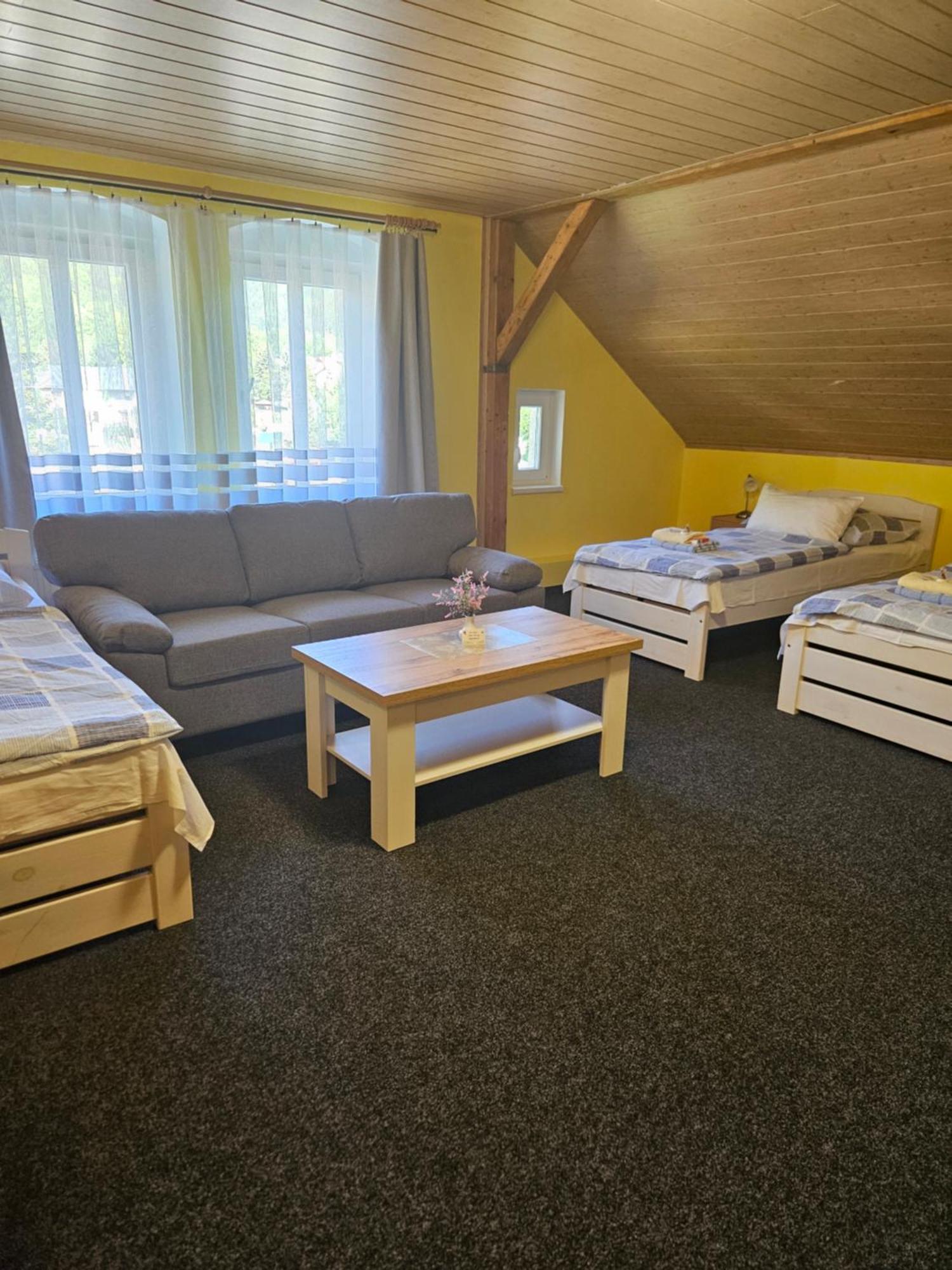 Guest House Pod Lesem Merklin 외부 사진