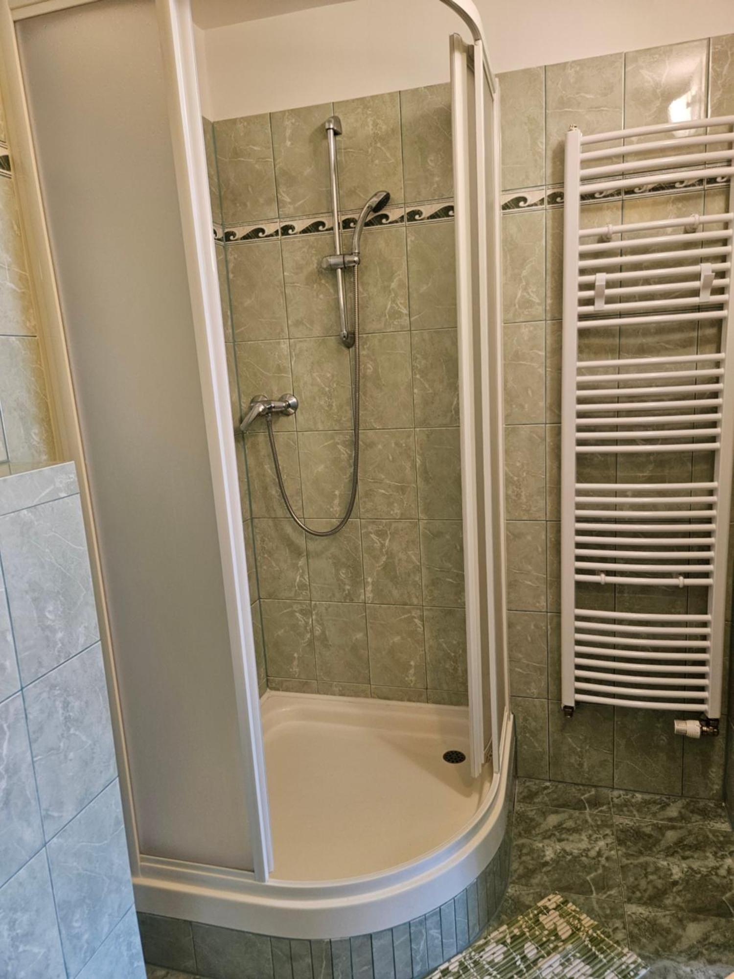 Guest House Pod Lesem Merklin 외부 사진
