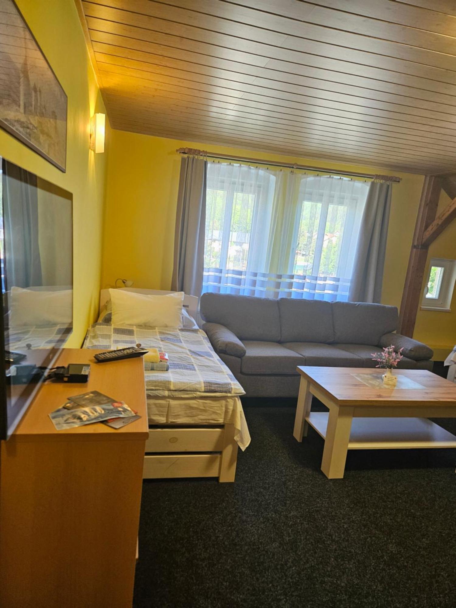 Guest House Pod Lesem Merklin 외부 사진