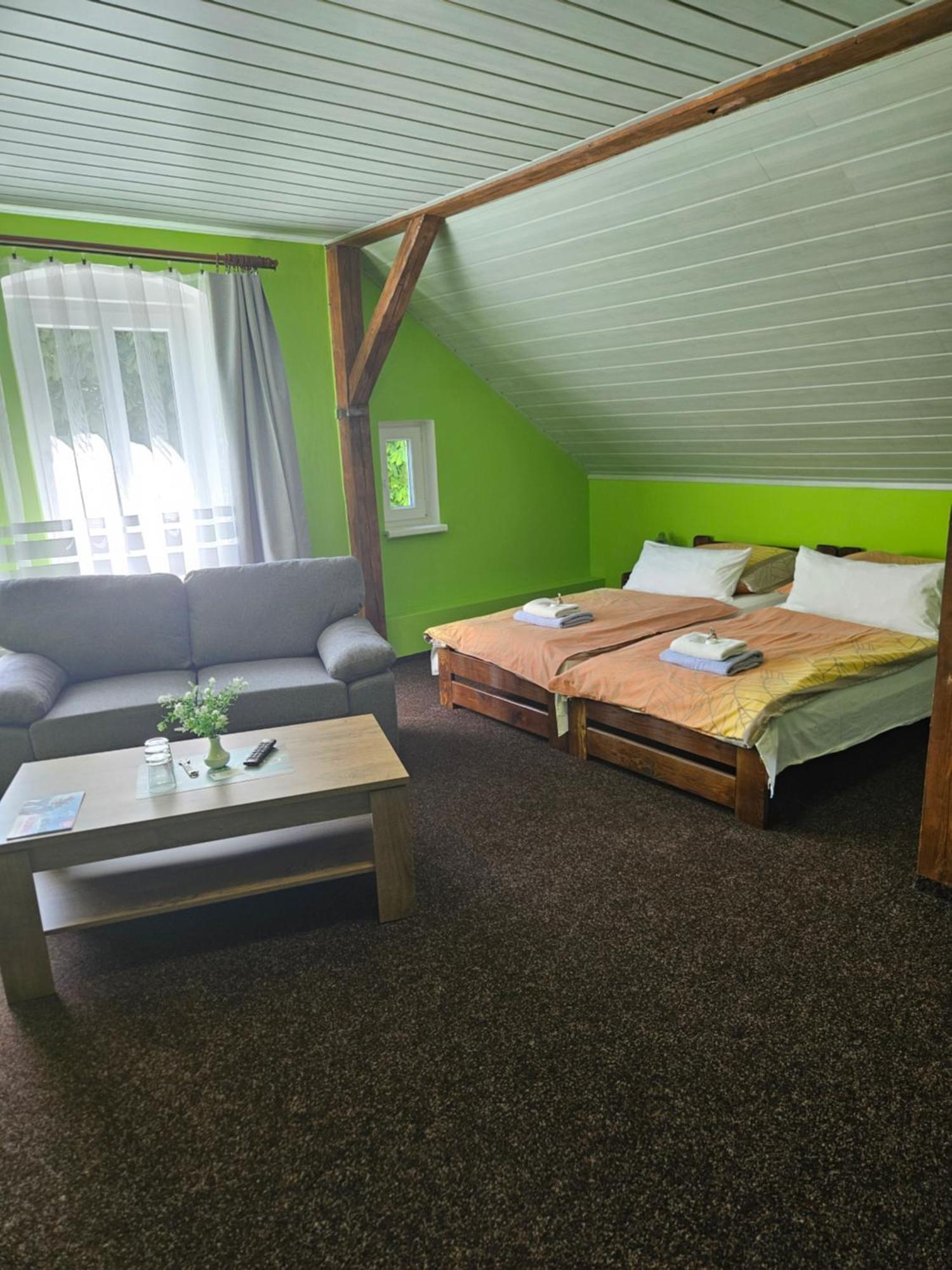 Guest House Pod Lesem Merklin 외부 사진